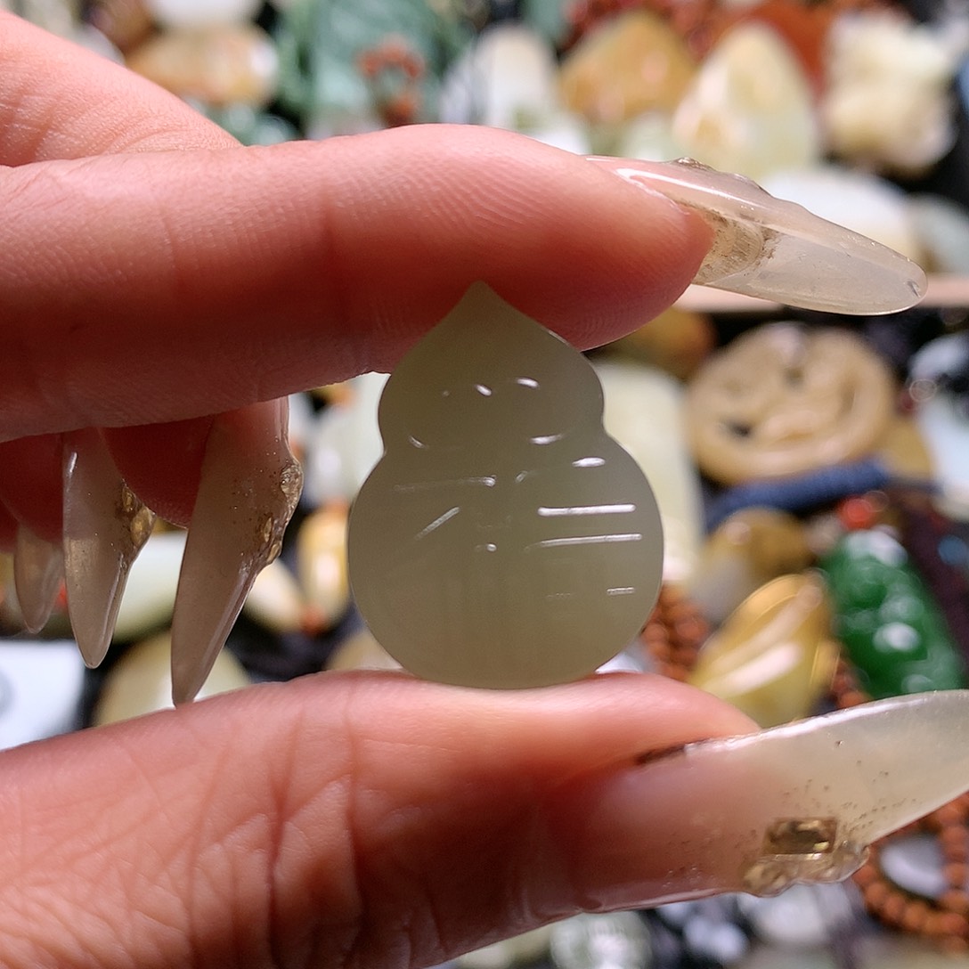 和田玉吊坠未镶嵌一****！