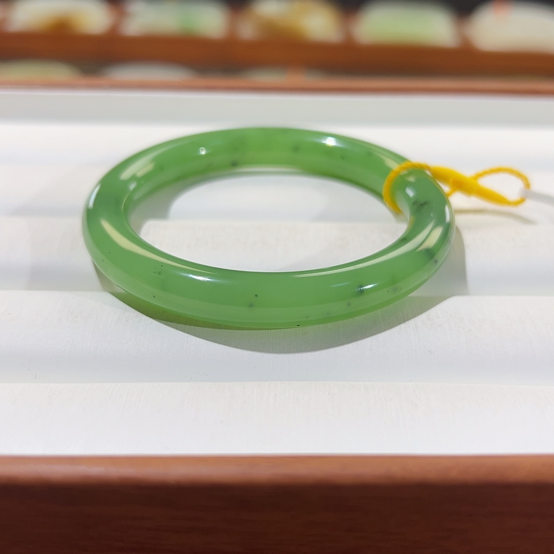 和田玉手镯未镶嵌苹果绿圆条