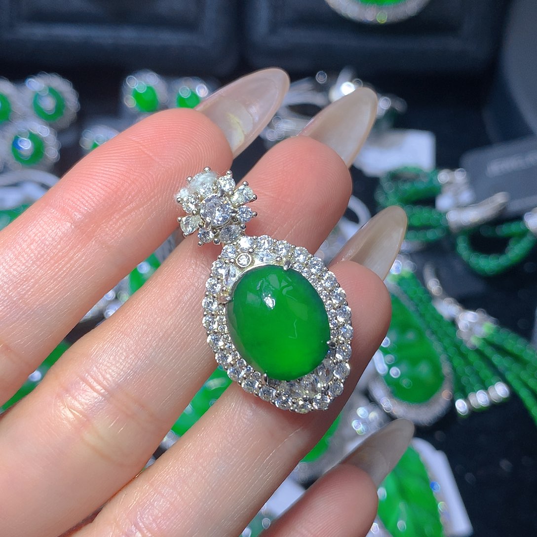 翡翠颈饰银S925镶嵌翡翠