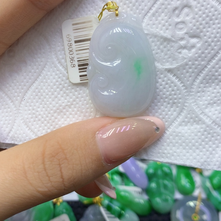 颈饰18K金镶嵌翡翠