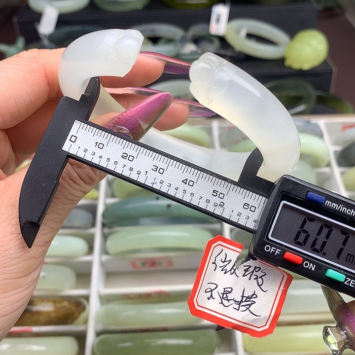 蛇纹石玉手镯未镶嵌495