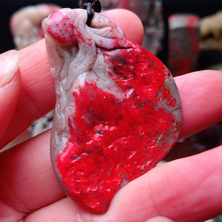 昌化鸡血石高*精品挂件