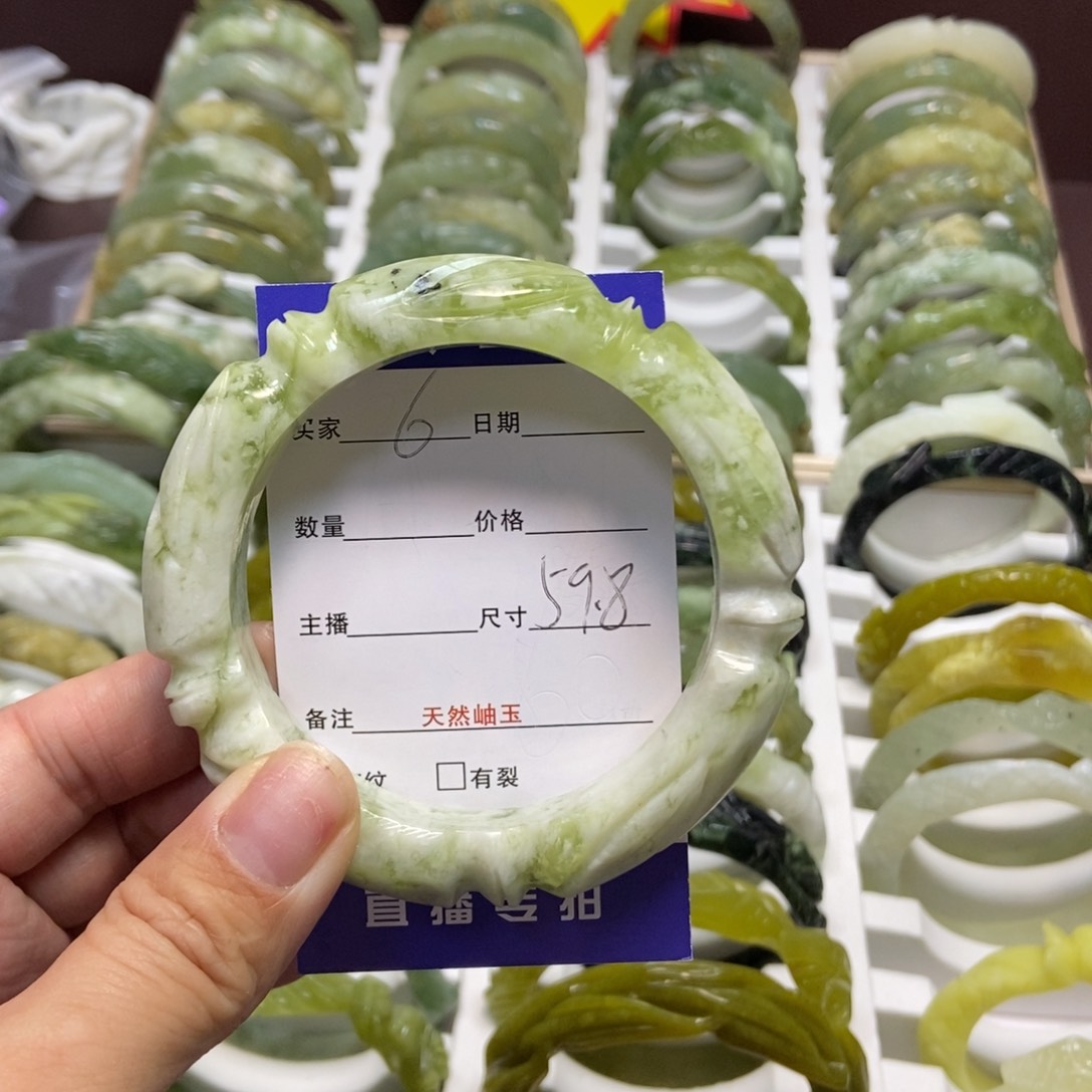 蛇纹石玉手镯未镶嵌