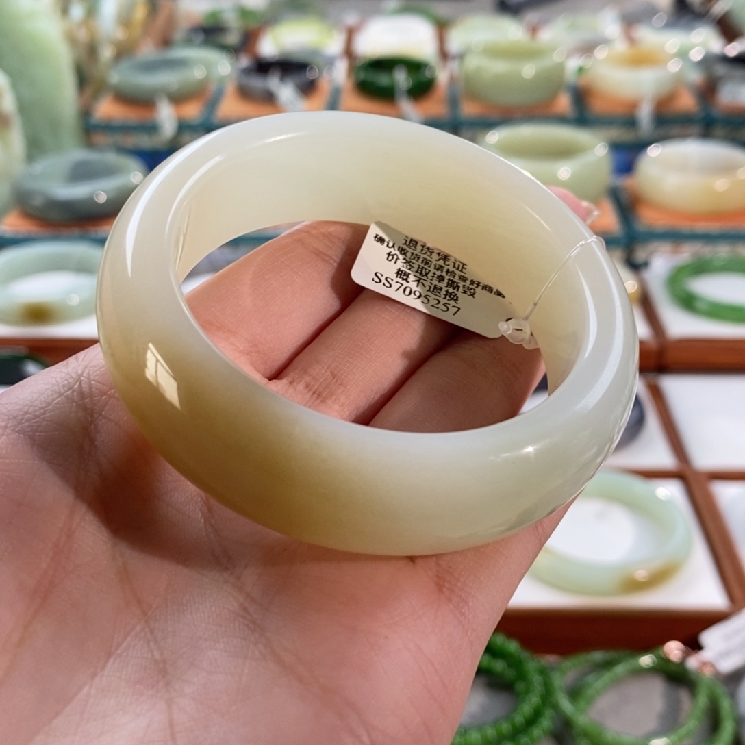 和田玉未镶嵌手镯且末糖白轮胎55/56