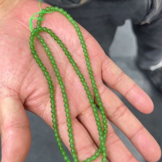 和田玉颈饰未镶嵌卡4俄罗斯高冰无黑点苹果绿