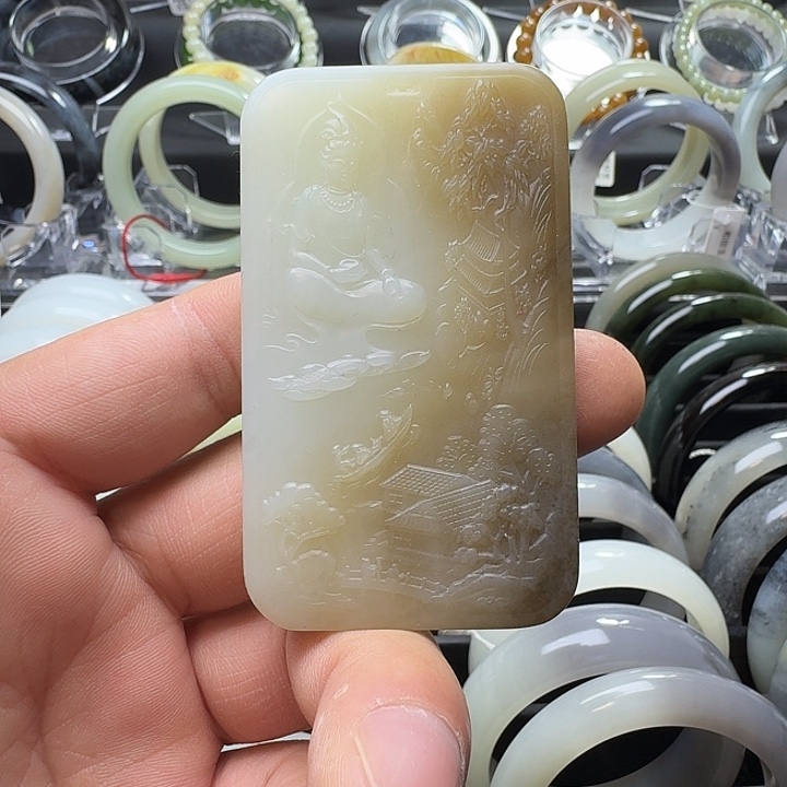 和田玉（糖玉）未镶嵌颈饰77*45*10，重量93克