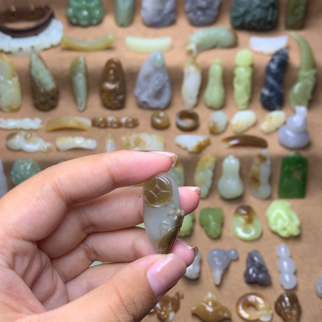 和田玉未镶嵌挂件