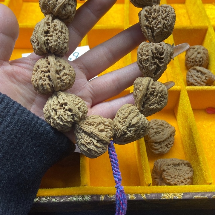 文玩核桃吊坠往*南疆盆地的