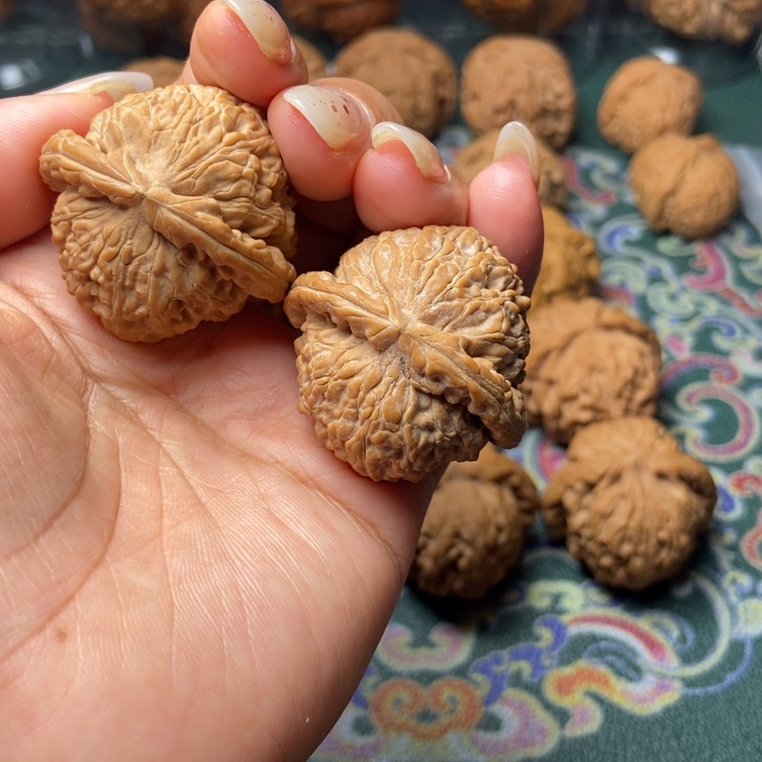阿***阿文玩核桃吊坠白狮子37