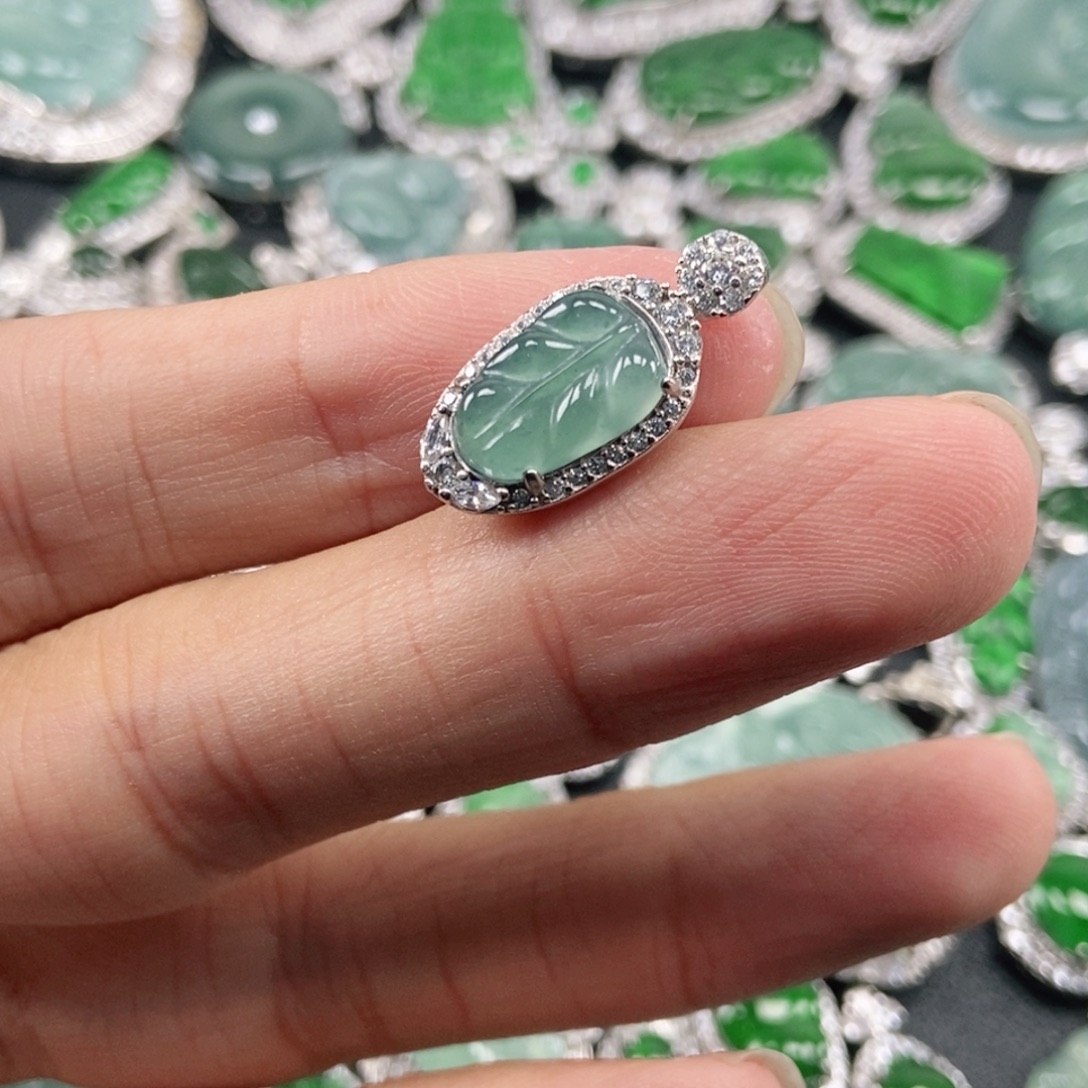 翡翠未镶嵌吊坠(不含链)