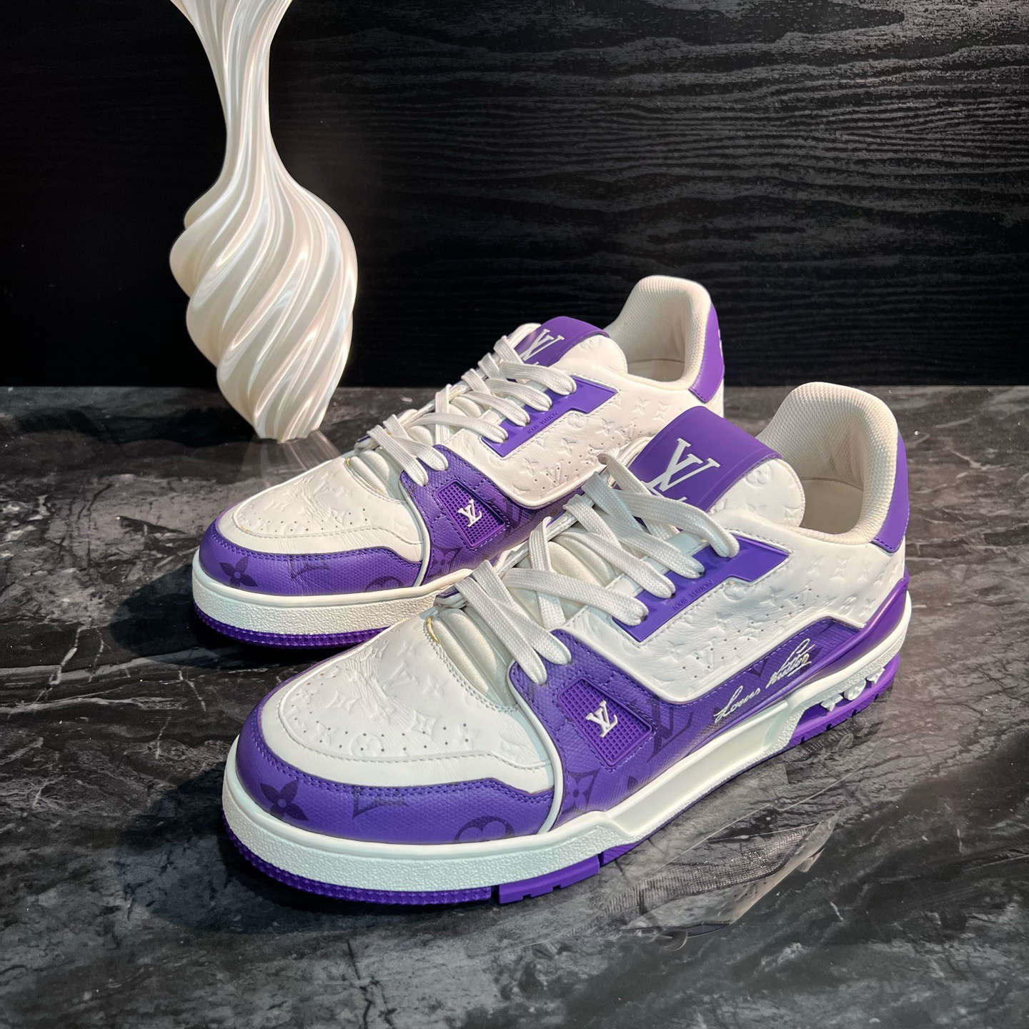 99新 LouisVuitton/路易威登 1740/41.5码/白紫浮雕Trainer板鞋