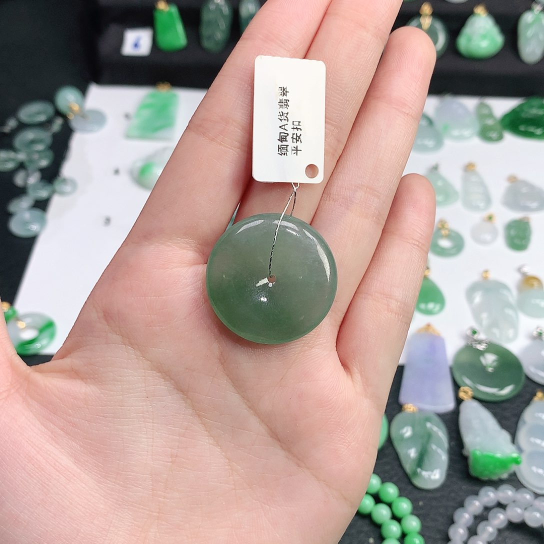 翡翠颈饰未镶嵌翡翠