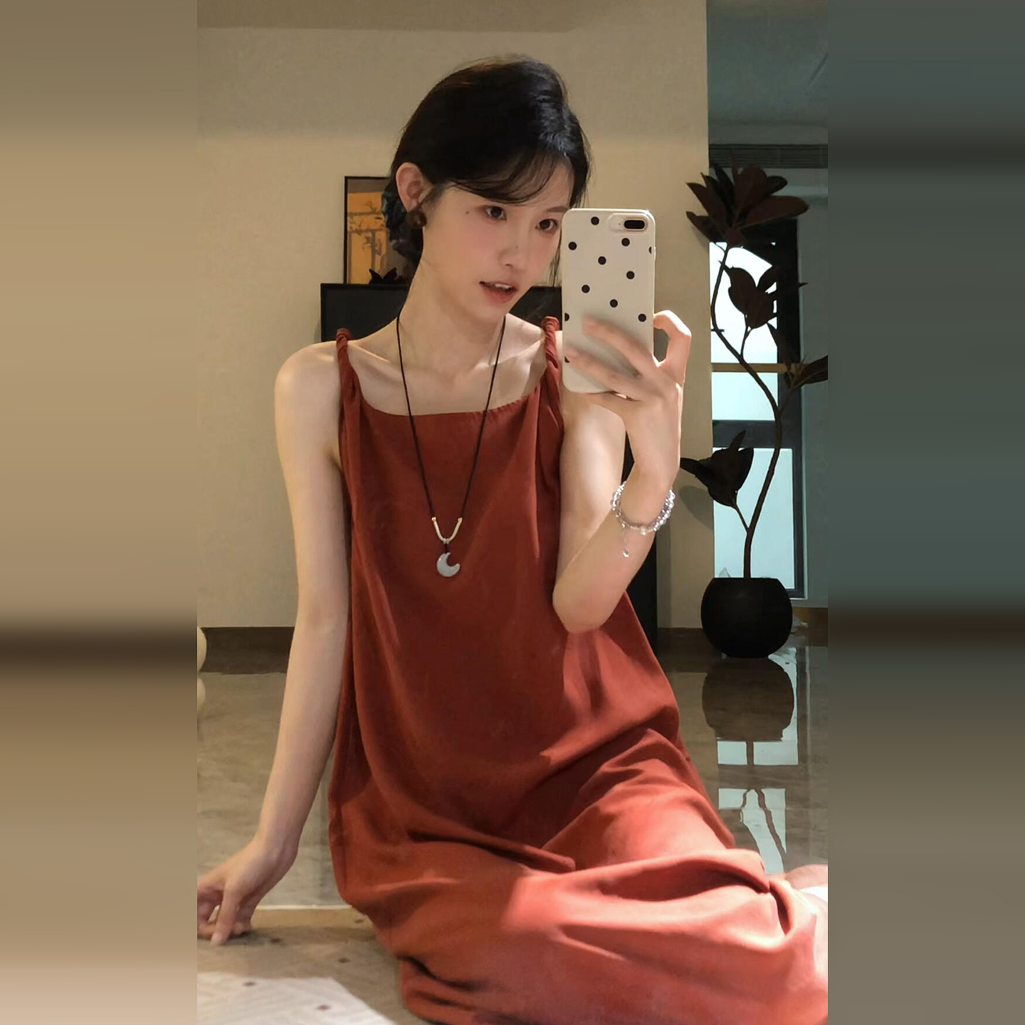 4686法式复古红色扭结吊带连衣裙子女夏季2025新款高级感显瘦长裙