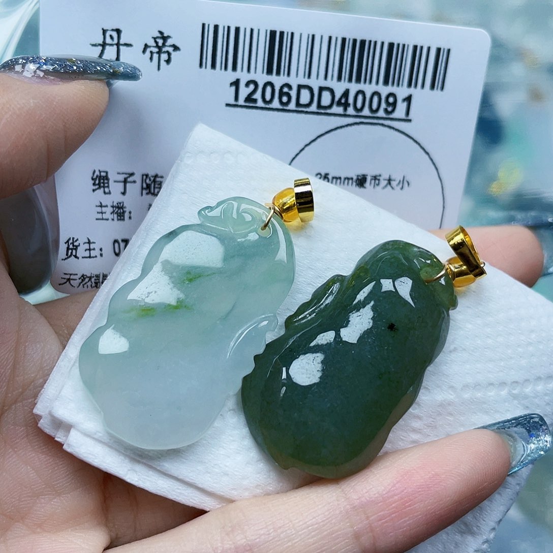 吊坠(不含链)未镶嵌翡翠