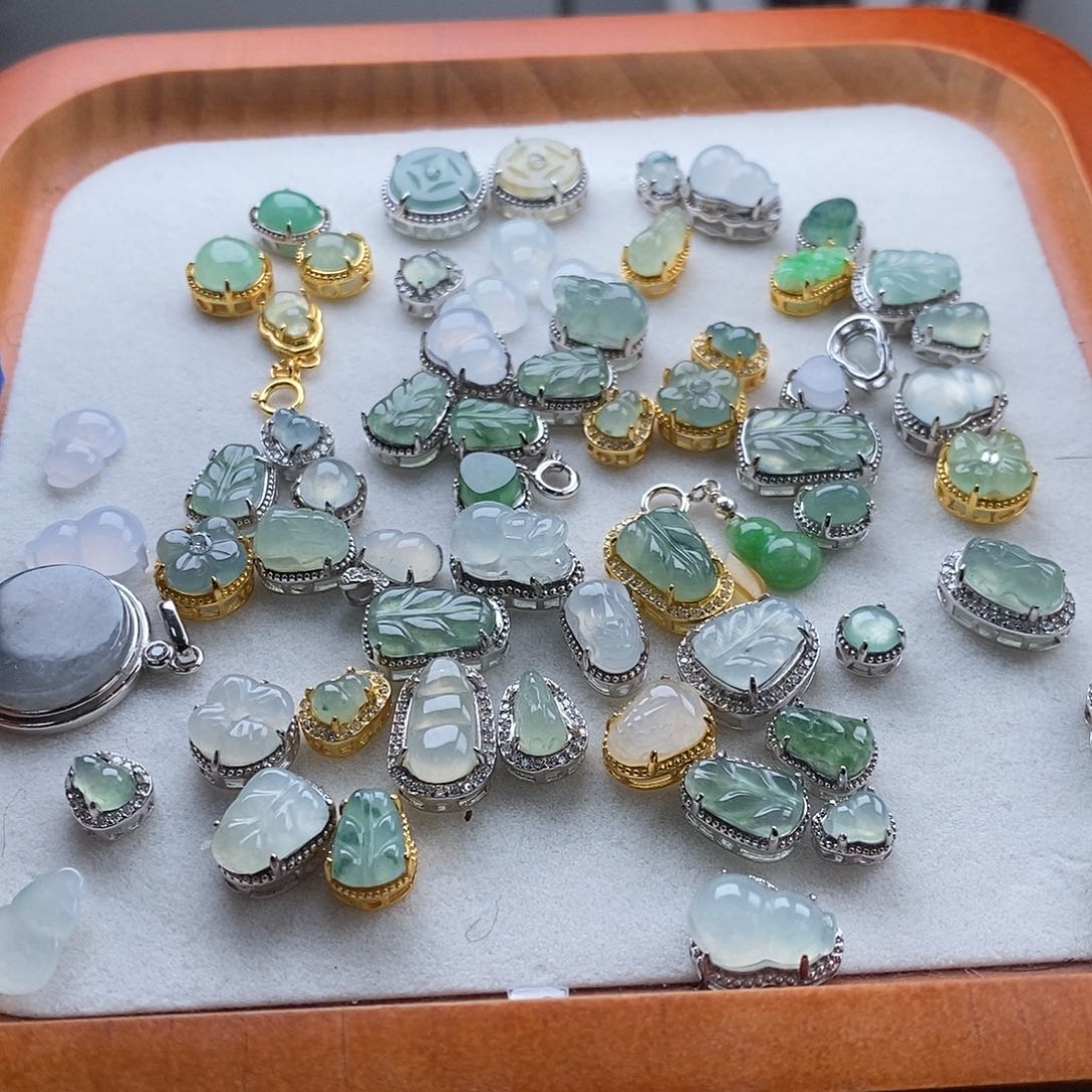 翡翠颈饰未镶嵌潘