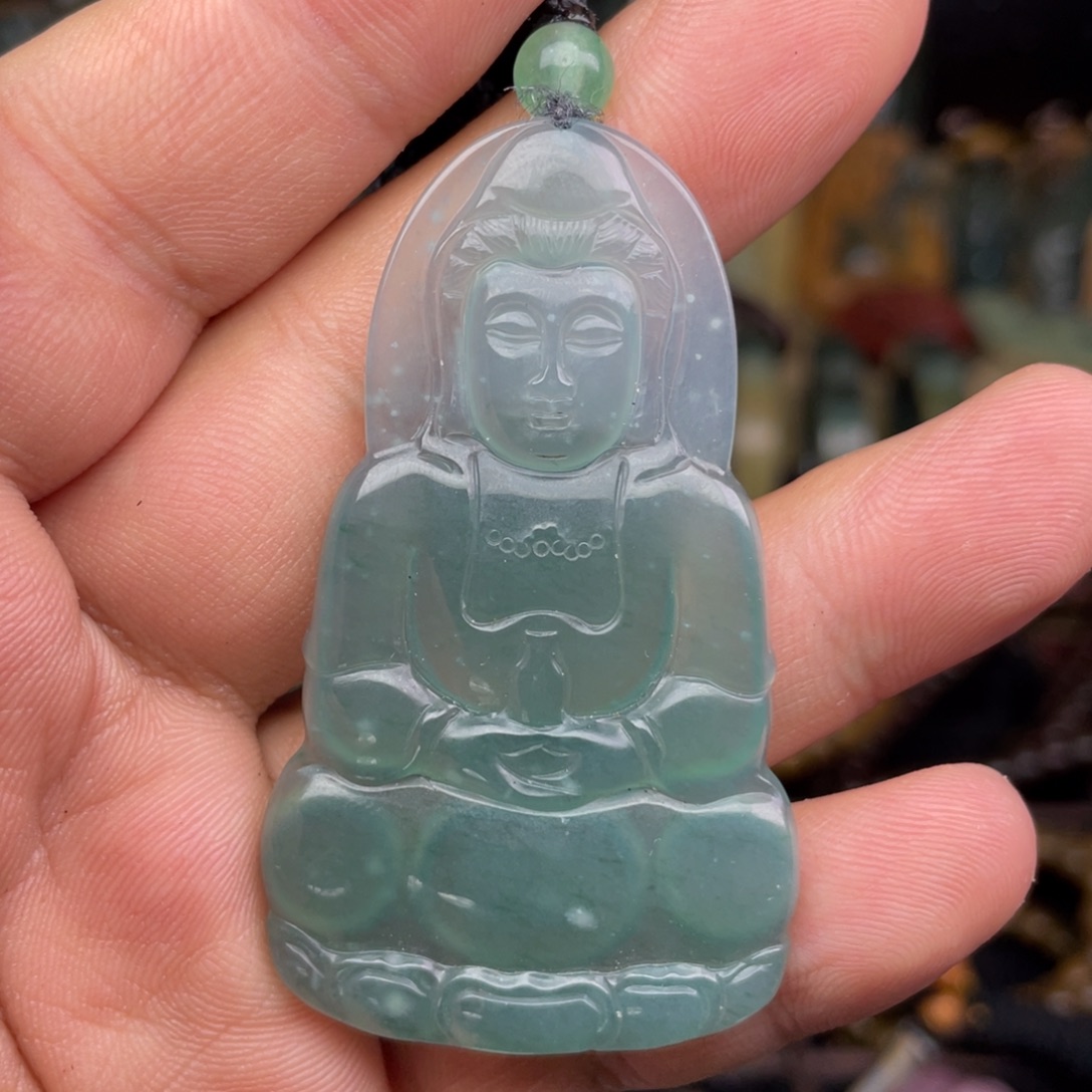 翡翠未镶嵌颈饰观音