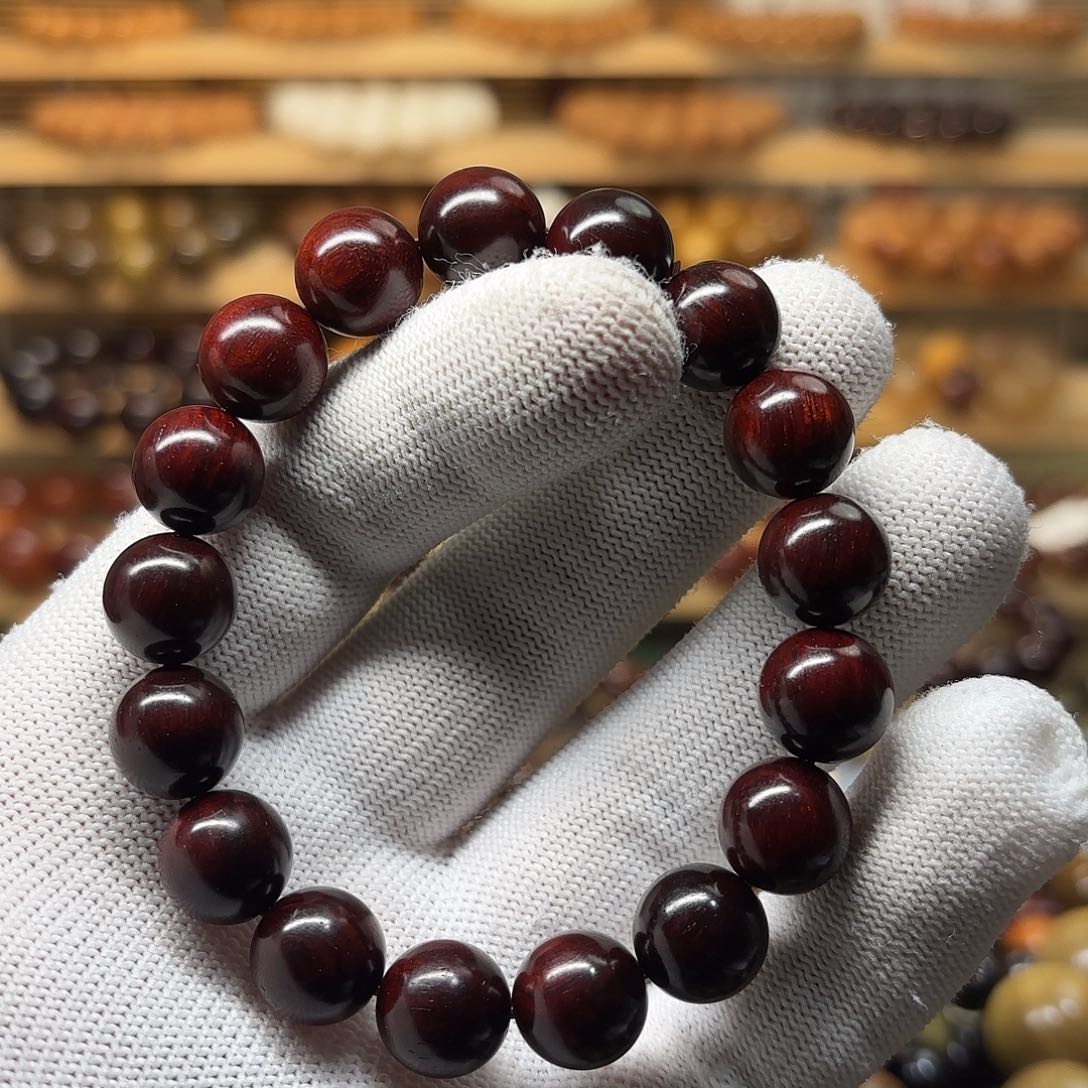 武***是檀香紫檀（小叶紫檀）手串/手链