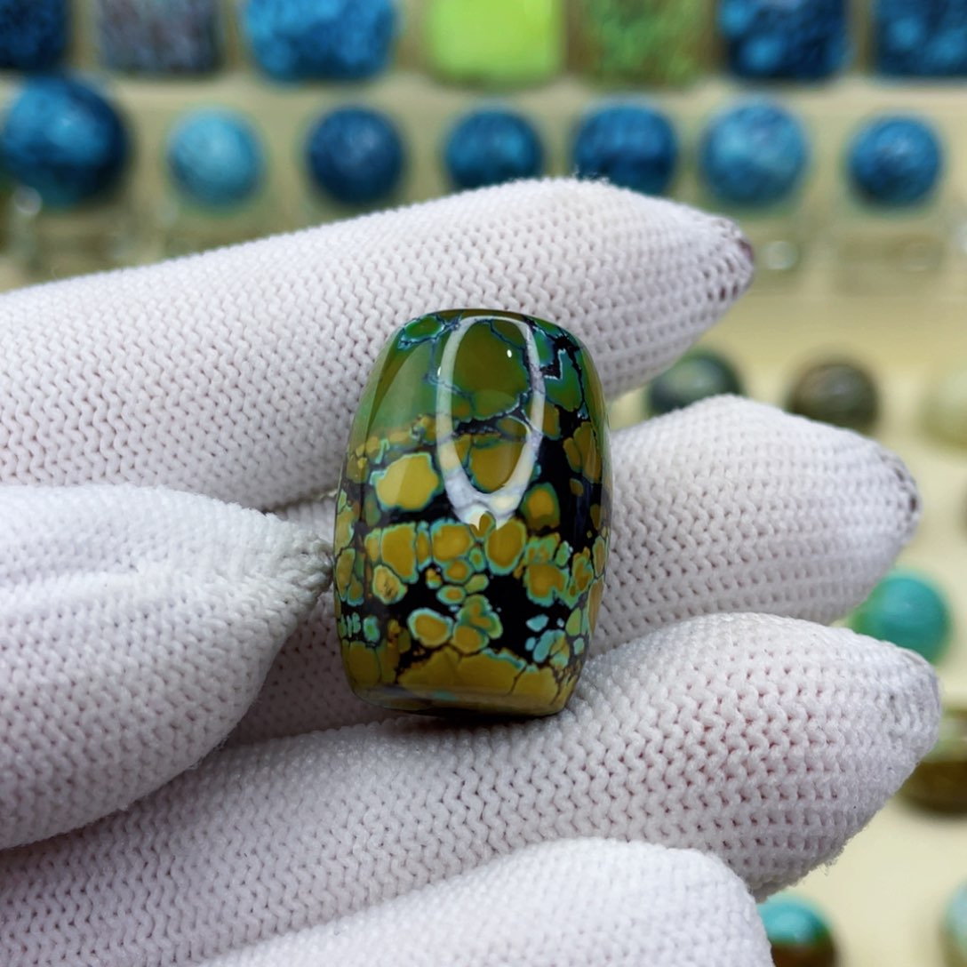 未镶嵌绿松石颈饰