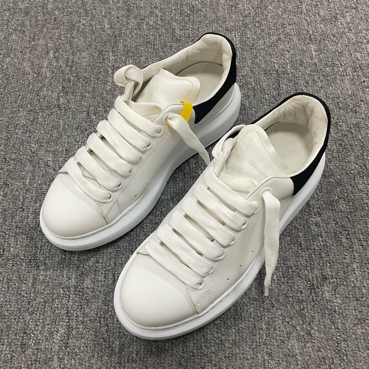 95新 Alexander McQueen/亚历山大·麦昆 厚底低帮板鞋  37码/5894