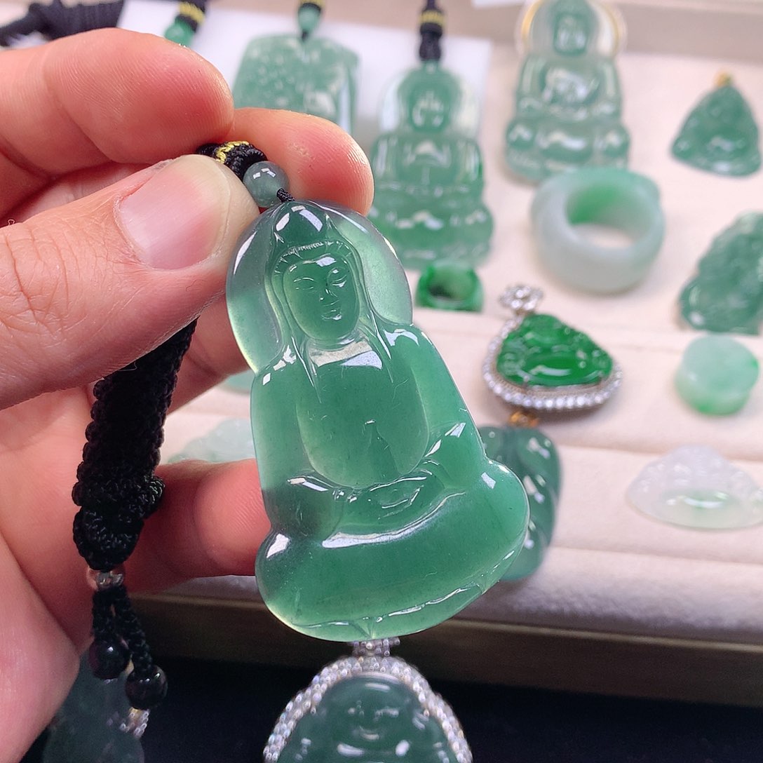 翡翠颈饰未镶嵌翡翠