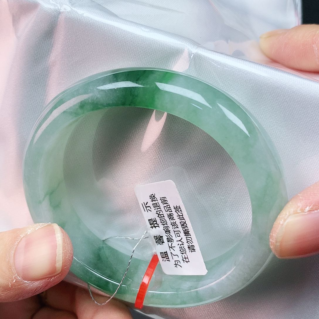 翡翠手镯未镶嵌52贵