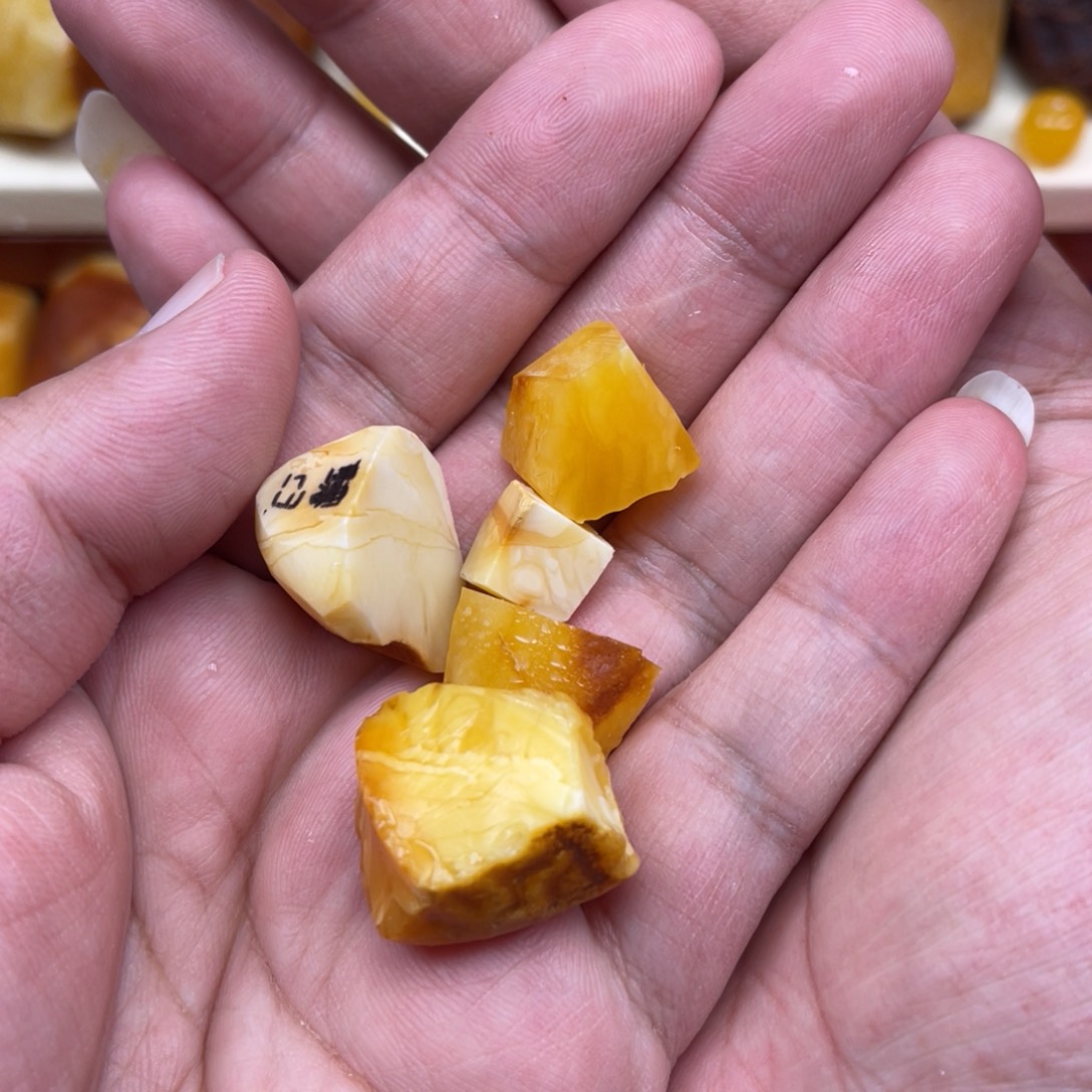 魏***风定制蜜蜡未镶嵌原石