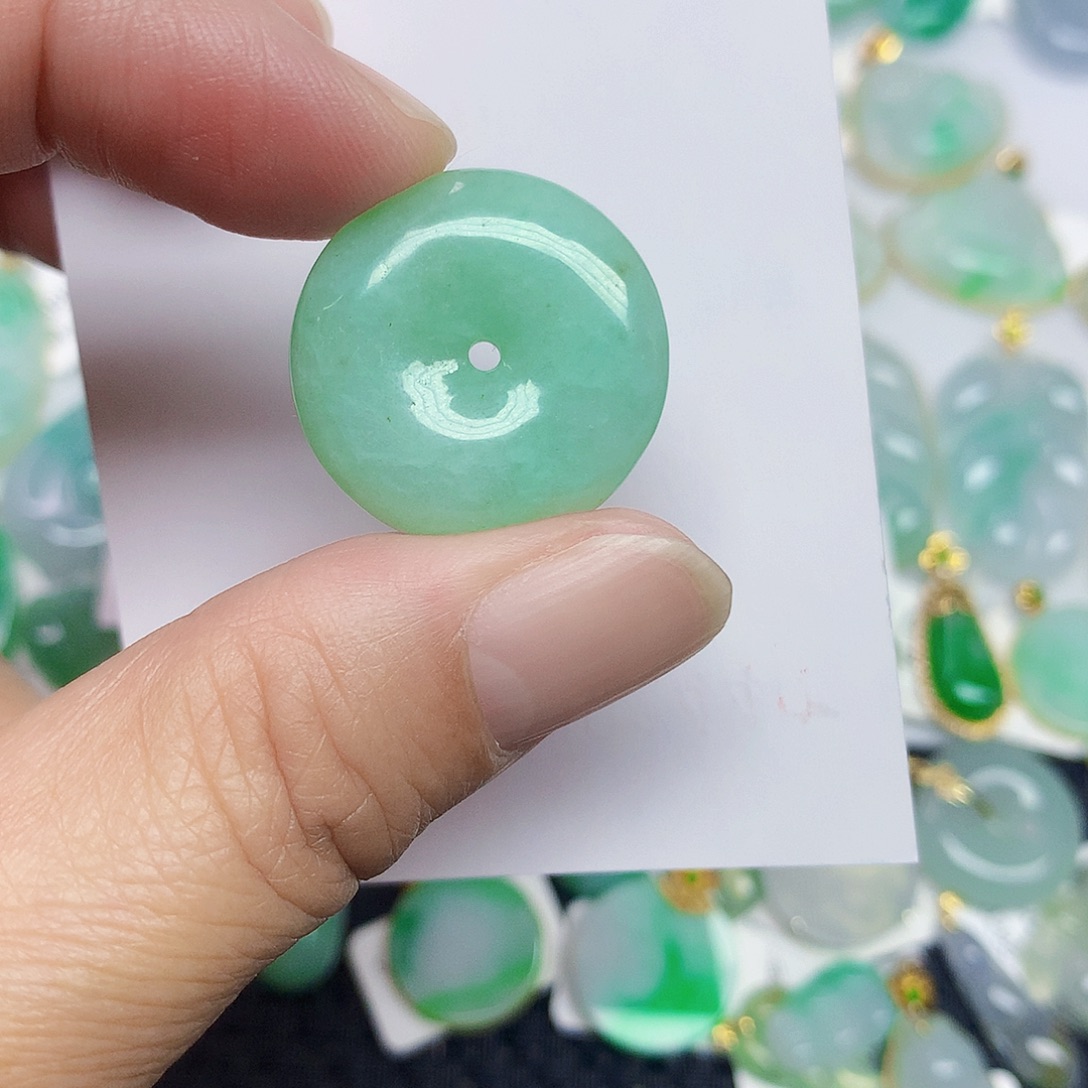 翡翠未镶嵌颈饰3567899