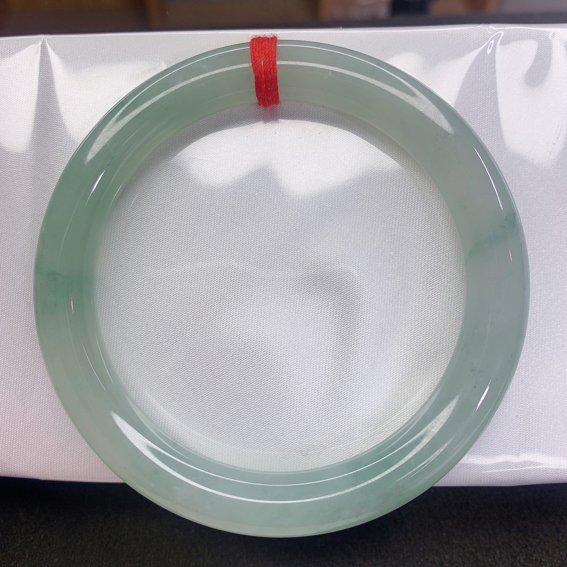 （138号）缅甸天然A货翡翠58-59圈口糯冰绿底飘花圆条手镯、微纹