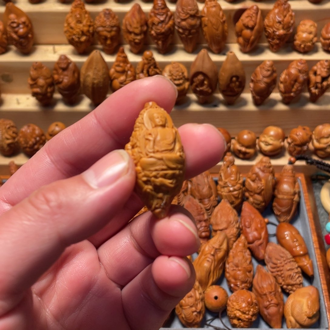 橄榄核把件十八罗汉拜如来