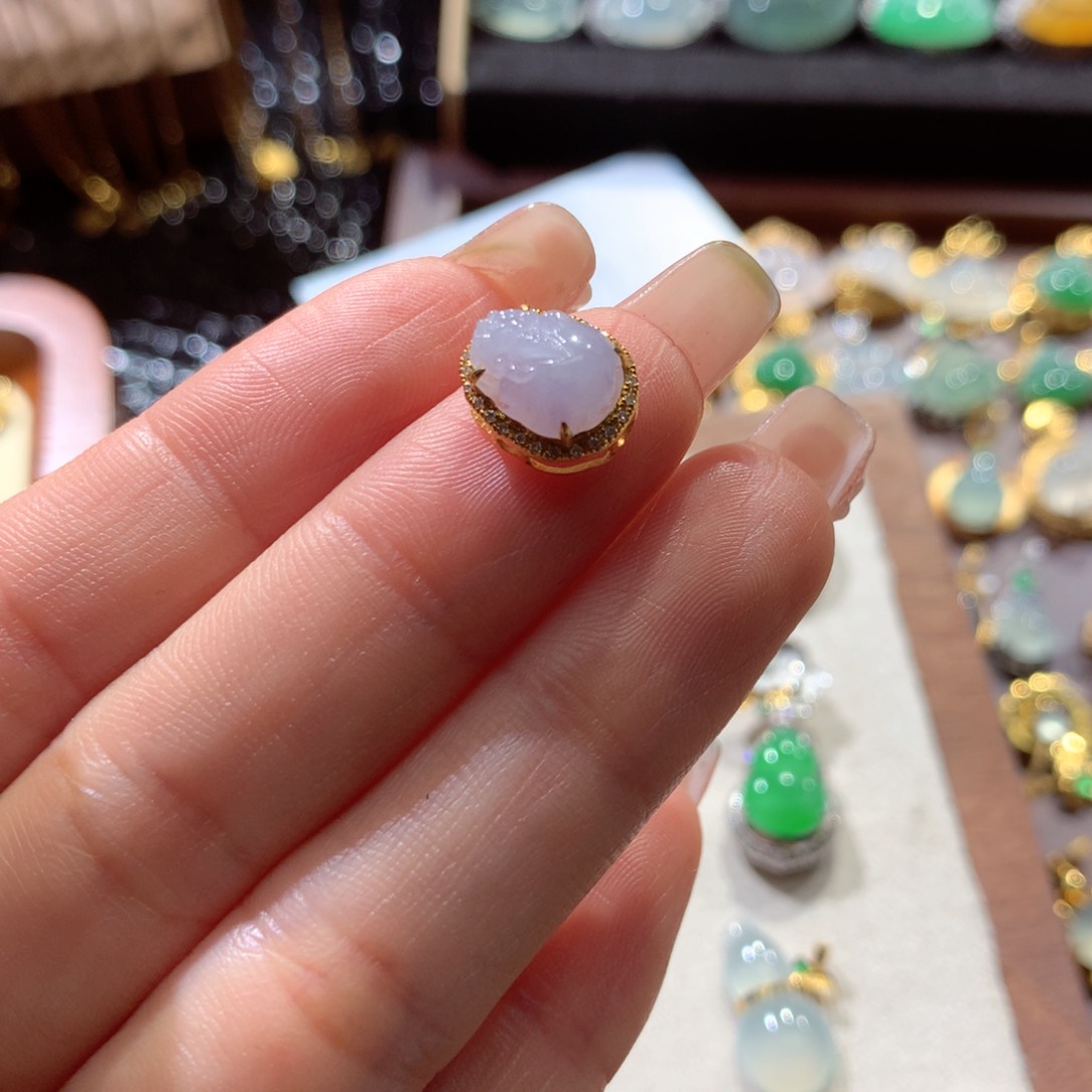 翡翠18K金镶嵌挂件P****?翡翠