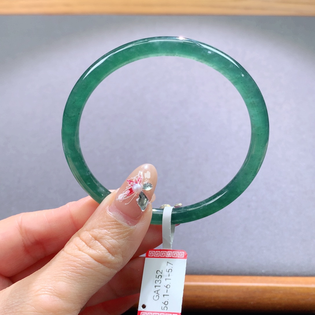 翡翠手镯未镶嵌天然翡翠手镯叮当镯