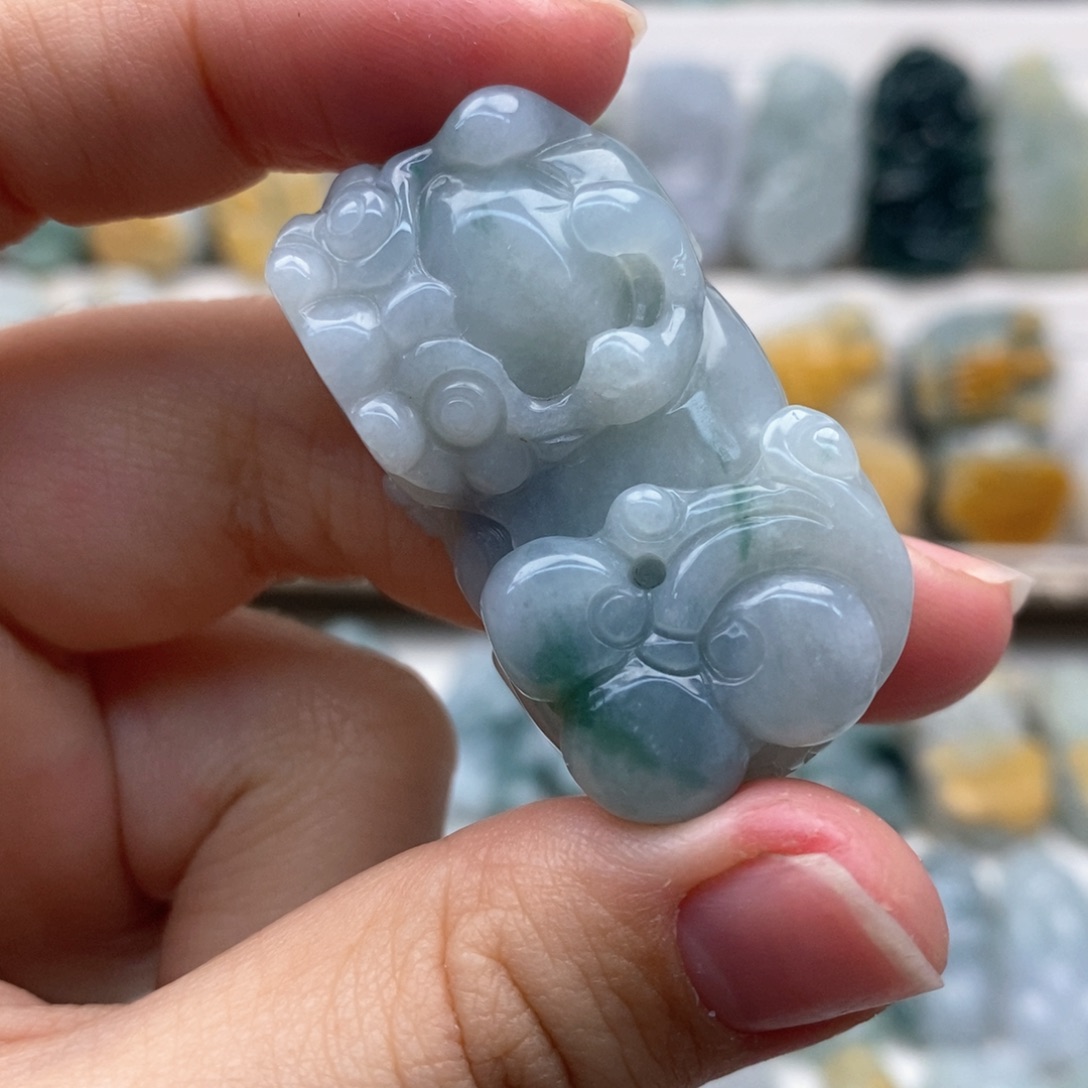 翡翠吊坠(赠链)未镶嵌