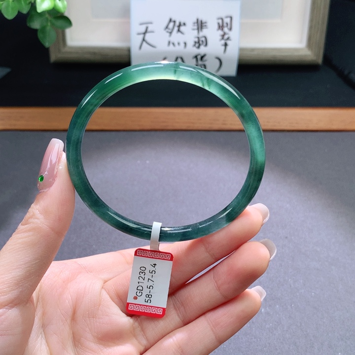 翡翠手镯未镶嵌天然翡翠手镯