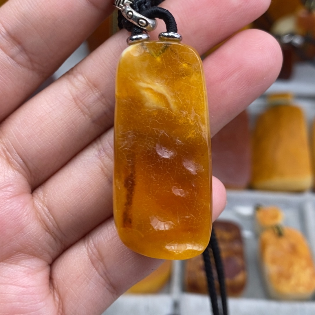 琥珀吊坠(赠链)未镶嵌