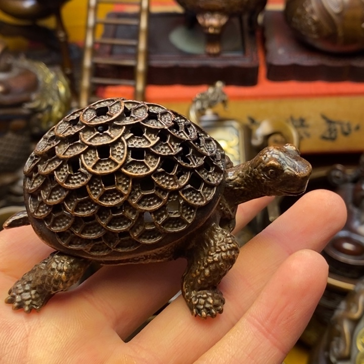 铜器摆件做工精良