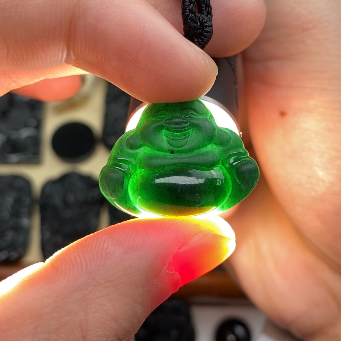 翡翠颈饰未镶嵌弥勒