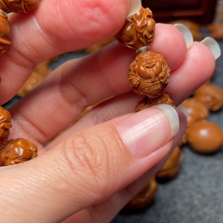 橄榄核吊坠雪****。橄榄核