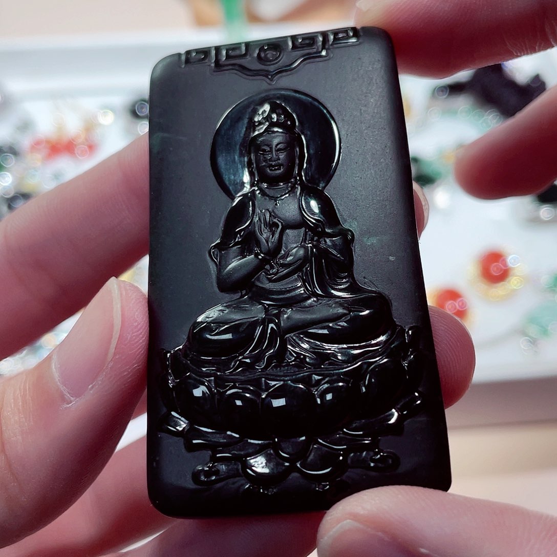 翡翠颈饰未镶嵌翡翠z