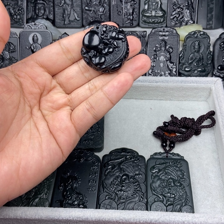 颈饰未镶嵌和田玉十**丿