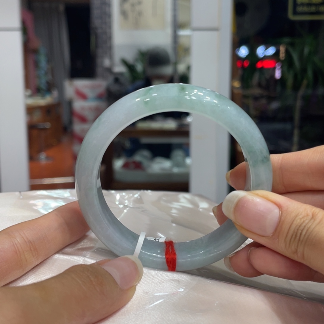 翡翠手镯未镶嵌翡翠手镯