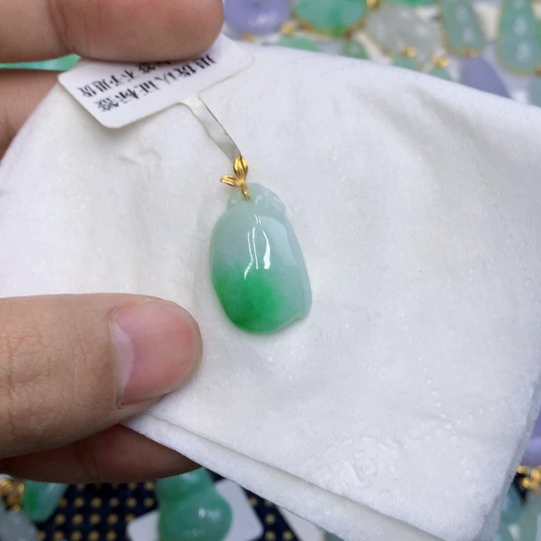 翡翠18K金镶嵌颈饰翡翠