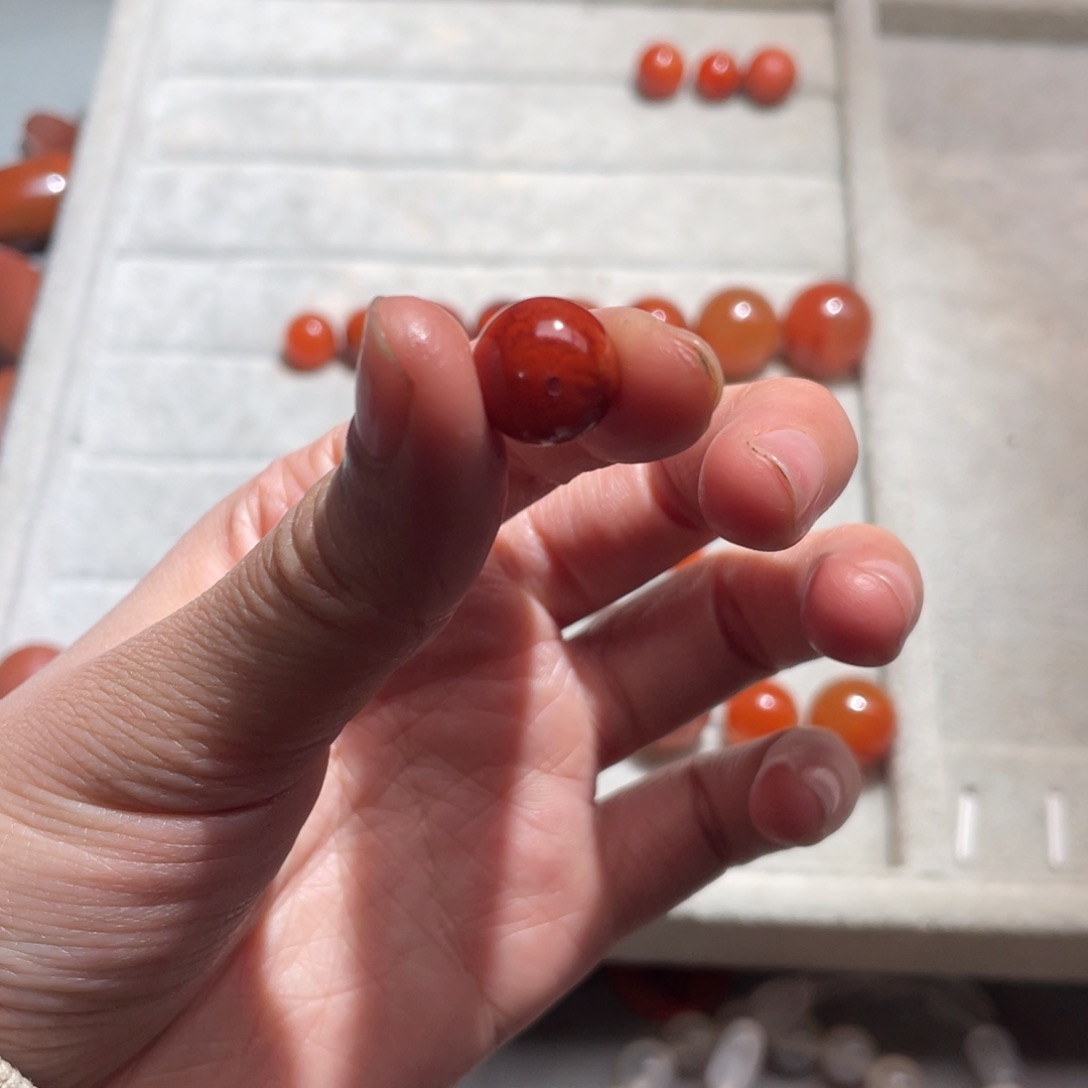 南红玛瑙珠子未镶嵌