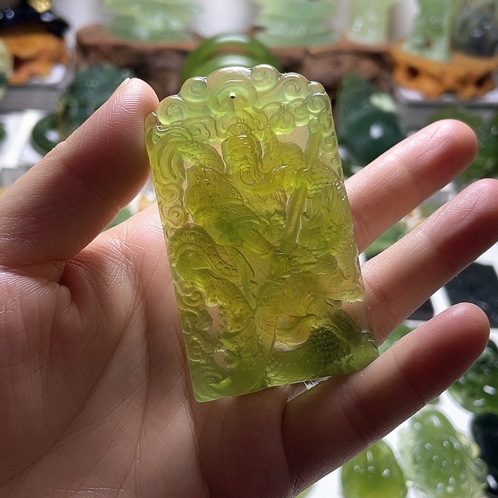 蛇纹石玉颈饰未镶嵌