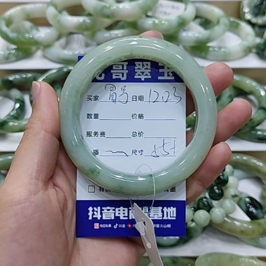 ⠀***⠀透闪石-蛇纹石玉未镶嵌手镯