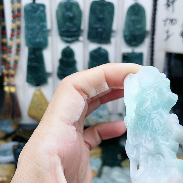 颈饰足铂镶嵌翡翠翡翠