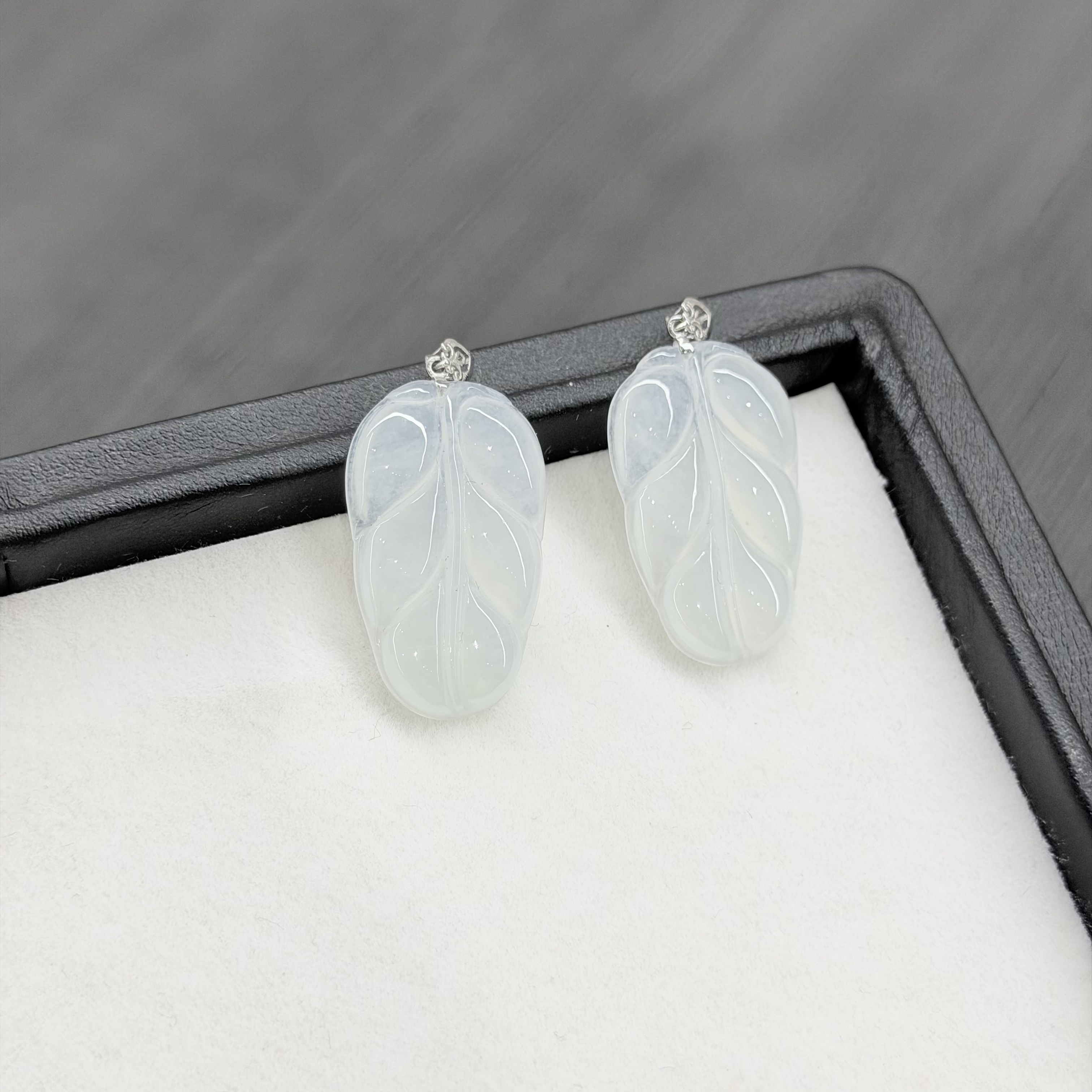 【睿泽赏宝】18K翡翠白冰叶子吊坠 多样性发一 29*17*3mm KZ0050033