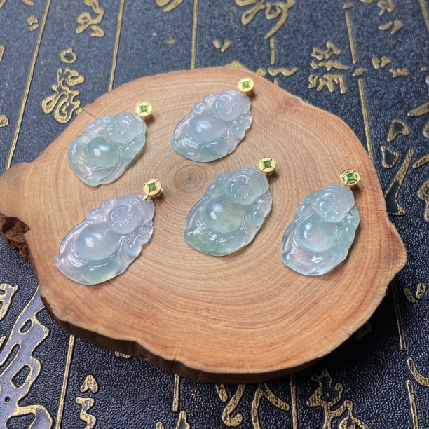 冰飘花小财神天然缅甸翡翠A货18k金镶嵌招财进宝多样性发其一