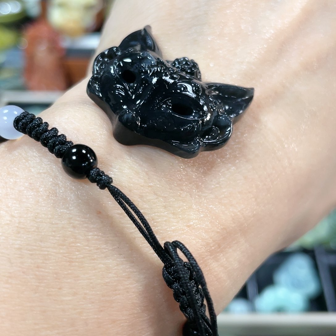 蛇纹石玉颈饰合金