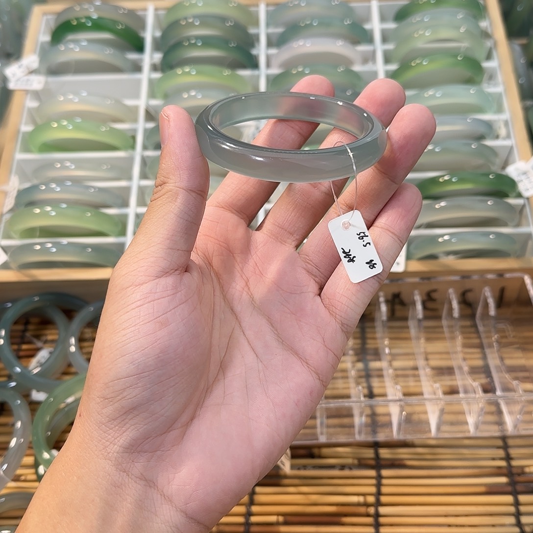 玛瑙/玉髓未镶嵌手镯圈口56.5