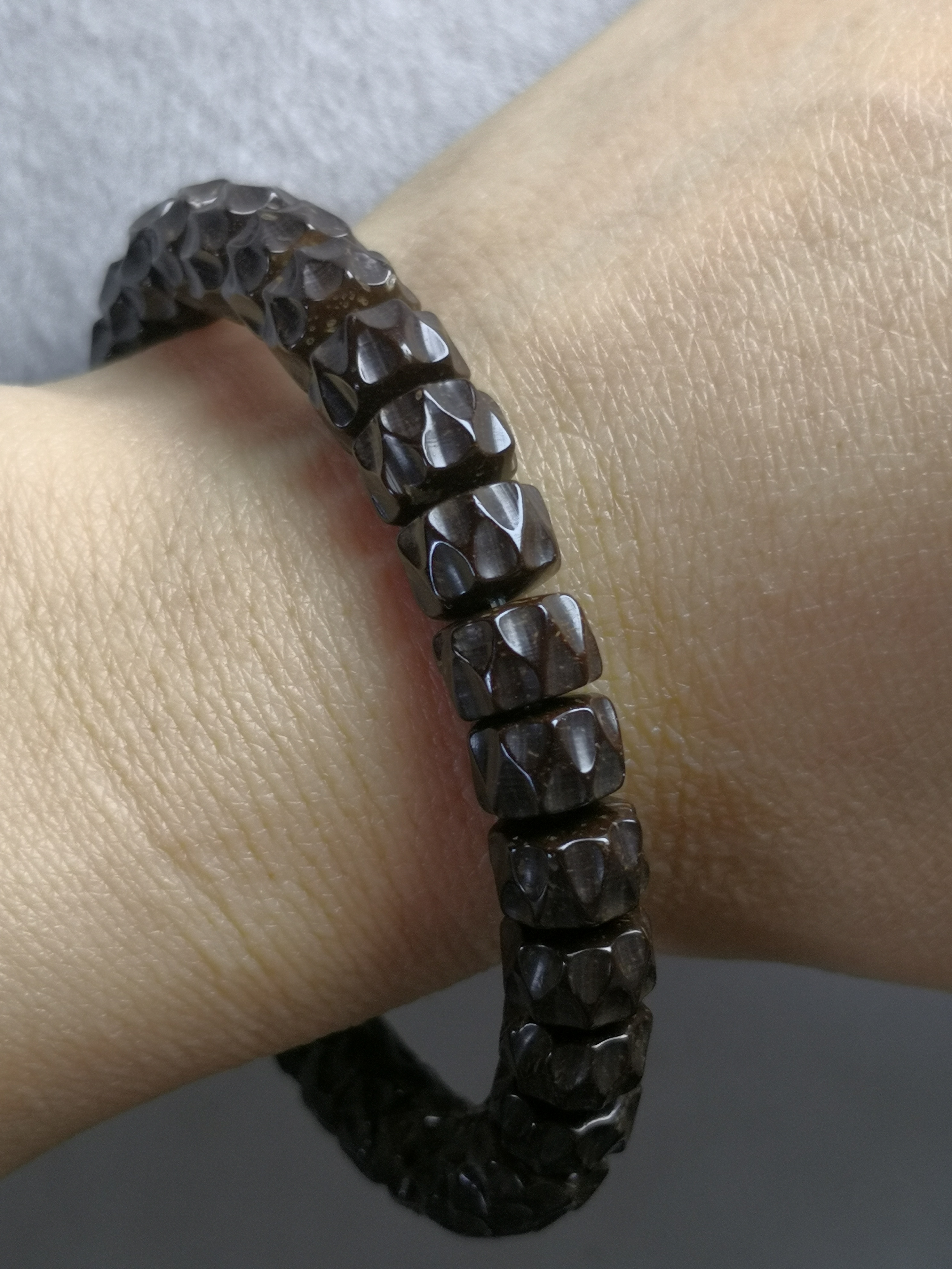 椰蒂吞噬9*6单圈手串